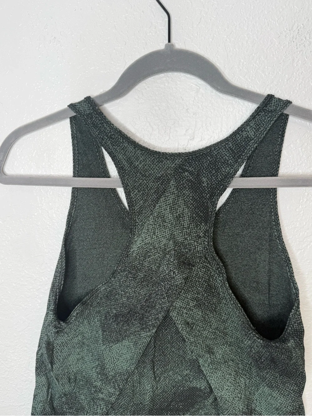Lululemon Essential Tank Pleated Pixel Jacquard Algae Green Black